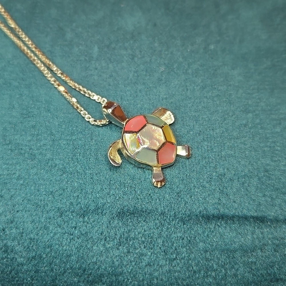 Sterling Silver Mother of Pearl Turtle Pendant Necklace Brand New In Box - Picture 3 of 5